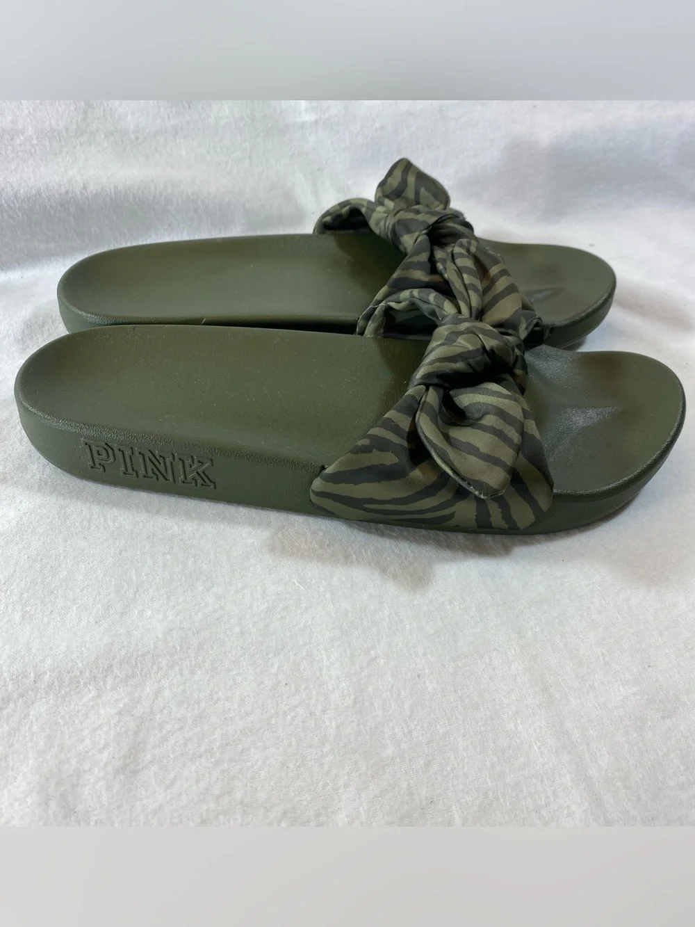 Victoria Secret PINK Women’s Olive Green Slide Sandals with Knotted Zebra Bow - Picture 3 of 5